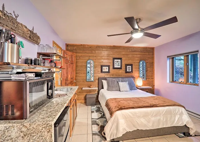 Cozy Getaway - Steps To Beech Mountain Resort!